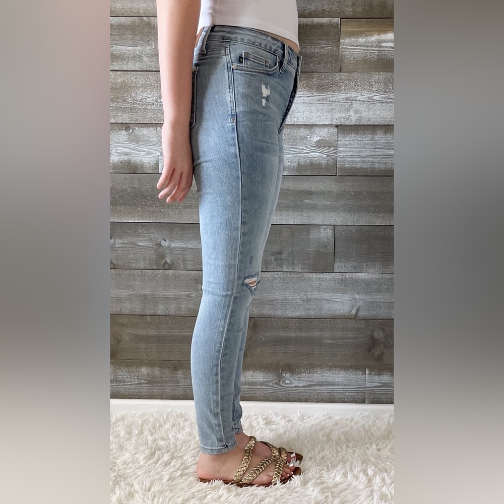 judy blue mid rise tummy control destroyed skinny jeans light wash JB88797REG LT - Picture 6 of 14